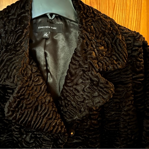 Jones New York Women’s Faux Fur Coat - Picture 5 of 7